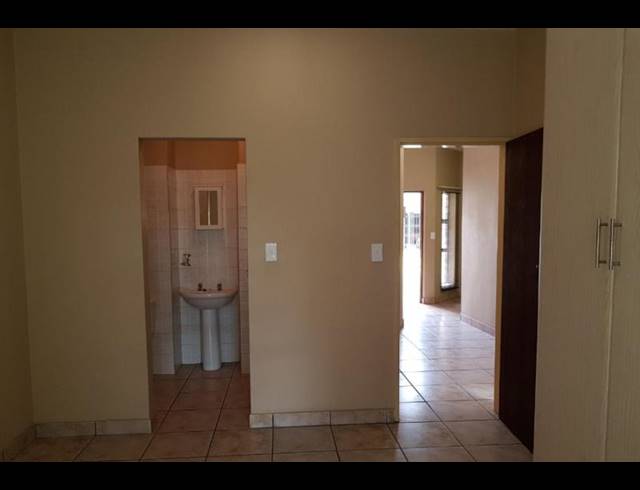 2 BEDROOM APARTMENT FOR SALE IN DASSIE RAND